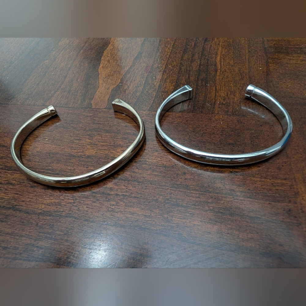 EUC 2 Banana Republic Classic Open Cuff Bracelets Silver Gold Tone 2"